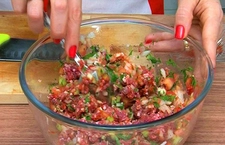 Lahmacun Harcı Tarifi ve Malzemeleri